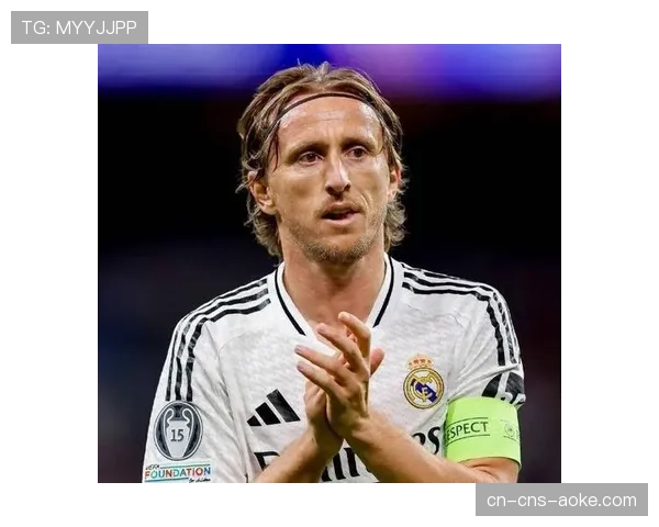 特写：老将莫德里奇替补登场，完成皇马生涯第500次出场